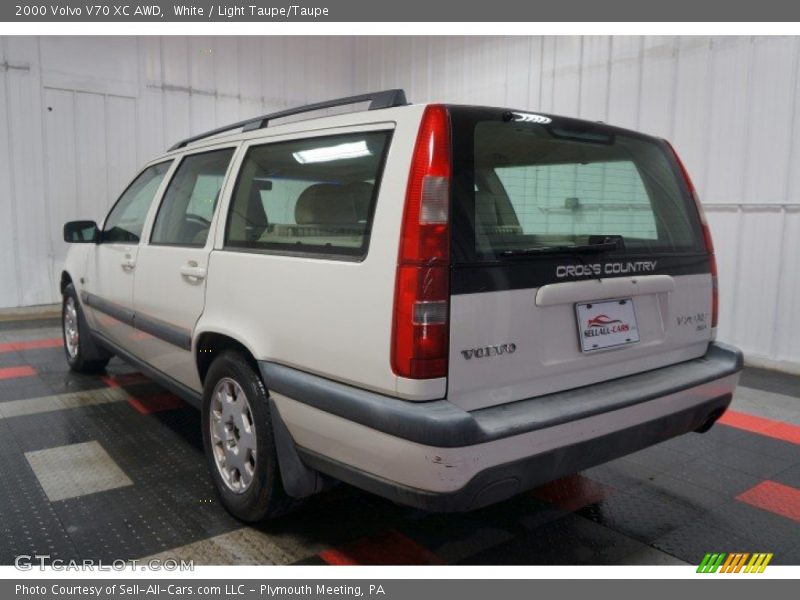 White / Light Taupe/Taupe 2000 Volvo V70 XC AWD
