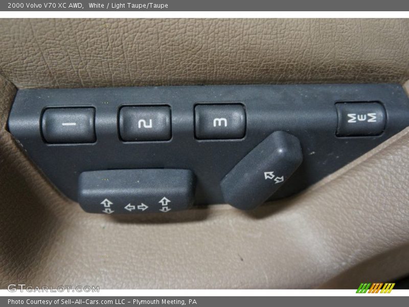 White / Light Taupe/Taupe 2000 Volvo V70 XC AWD