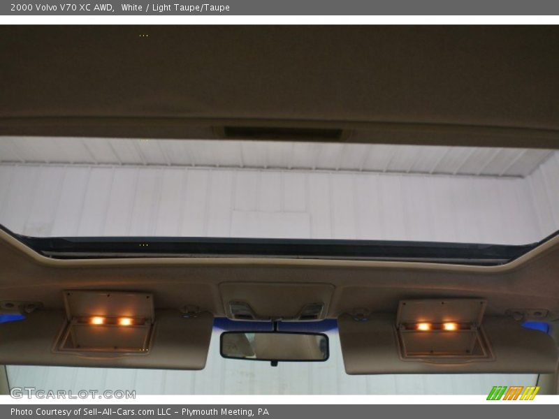 White / Light Taupe/Taupe 2000 Volvo V70 XC AWD