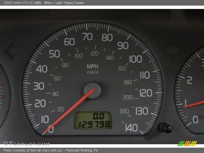 White / Light Taupe/Taupe 2000 Volvo V70 XC AWD