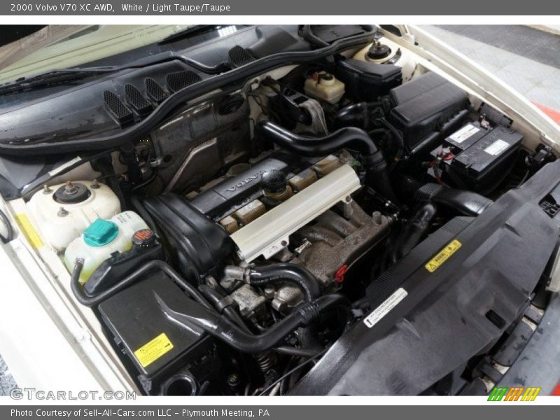 White / Light Taupe/Taupe 2000 Volvo V70 XC AWD