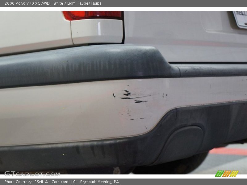 White / Light Taupe/Taupe 2000 Volvo V70 XC AWD