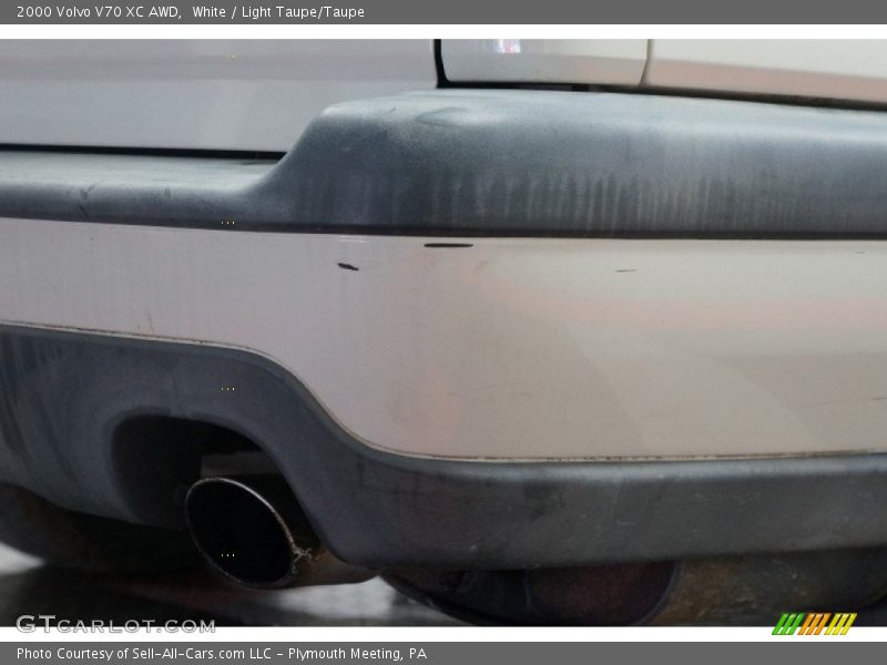 White / Light Taupe/Taupe 2000 Volvo V70 XC AWD
