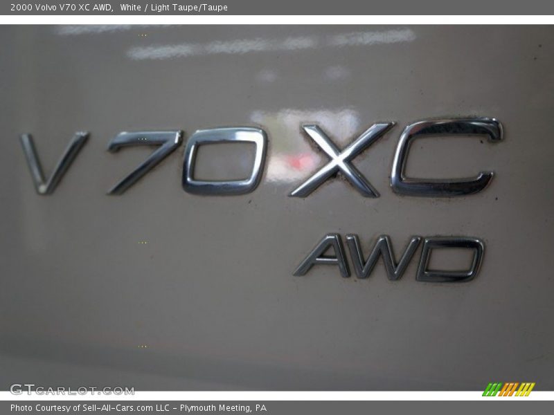 White / Light Taupe/Taupe 2000 Volvo V70 XC AWD