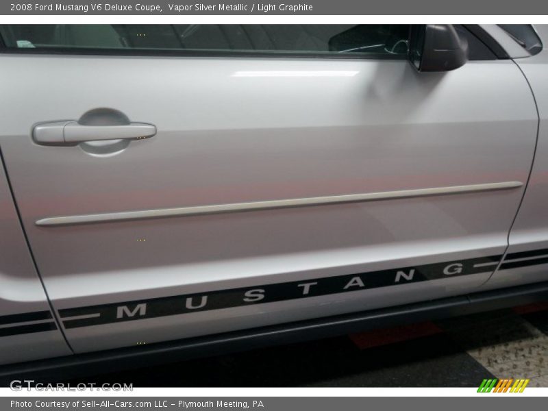 Vapor Silver Metallic / Light Graphite 2008 Ford Mustang V6 Deluxe Coupe