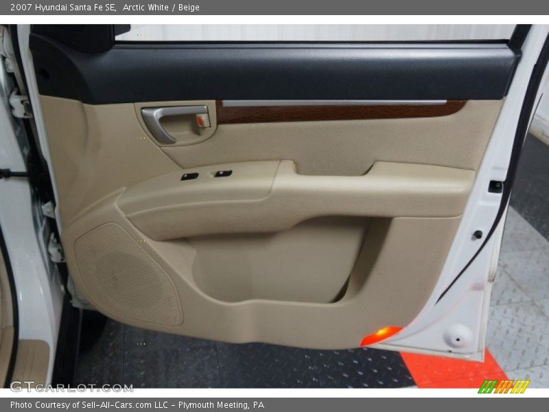 Arctic White / Beige 2007 Hyundai Santa Fe SE