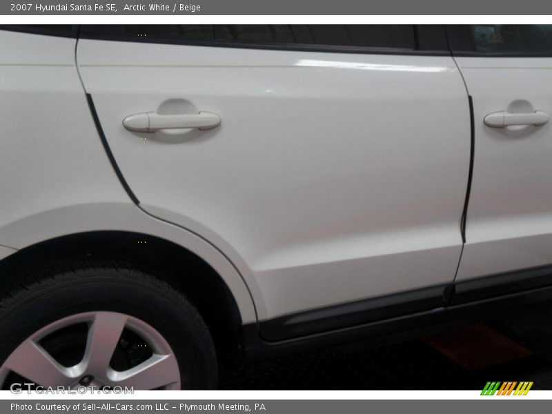 Arctic White / Beige 2007 Hyundai Santa Fe SE