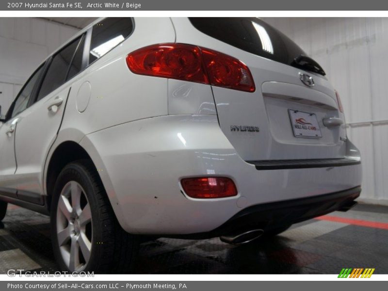 Arctic White / Beige 2007 Hyundai Santa Fe SE