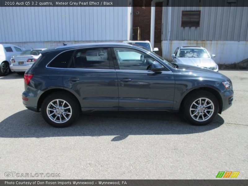 Meteor Grey Pearl Effect / Black 2010 Audi Q5 3.2 quattro