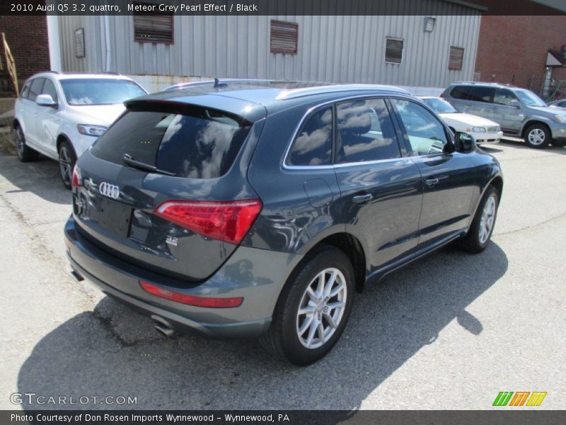 Meteor Grey Pearl Effect / Black 2010 Audi Q5 3.2 quattro