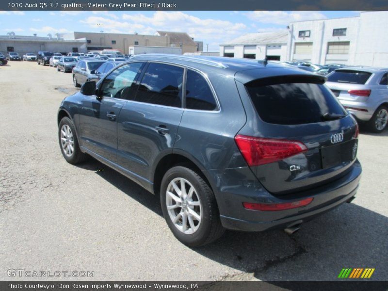 Meteor Grey Pearl Effect / Black 2010 Audi Q5 3.2 quattro