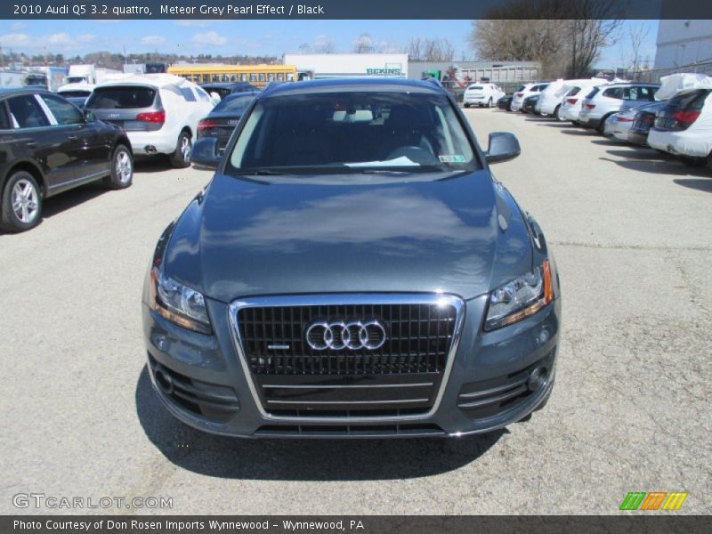 Meteor Grey Pearl Effect / Black 2010 Audi Q5 3.2 quattro