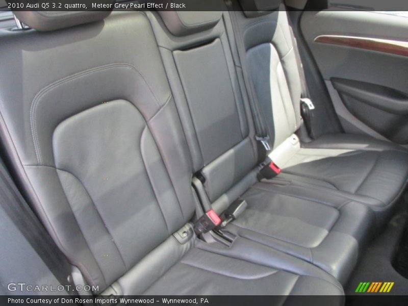 Meteor Grey Pearl Effect / Black 2010 Audi Q5 3.2 quattro