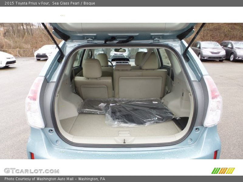  2015 Prius v Four Trunk