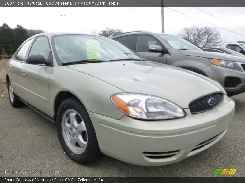 Front 3/4 View of 2007 Taurus SE