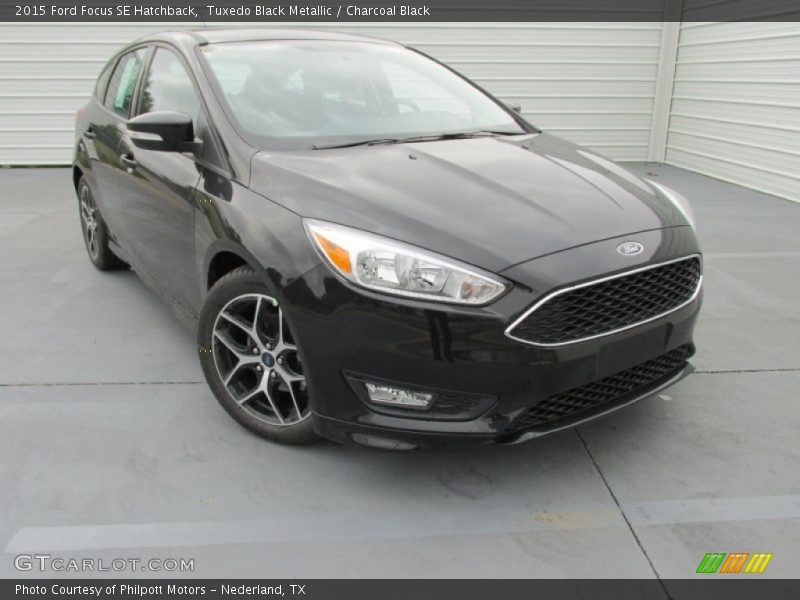 Front 3/4 View of 2015 Focus SE Hatchback