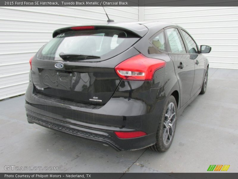 Tuxedo Black Metallic / Charcoal Black 2015 Ford Focus SE Hatchback
