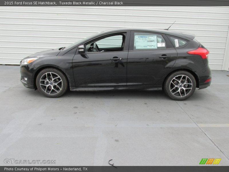 Tuxedo Black Metallic / Charcoal Black 2015 Ford Focus SE Hatchback