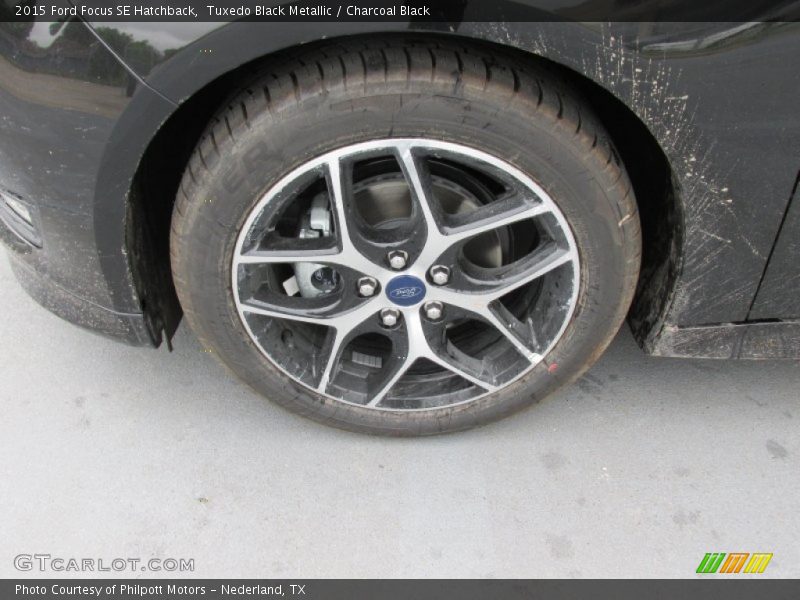 Tuxedo Black Metallic / Charcoal Black 2015 Ford Focus SE Hatchback
