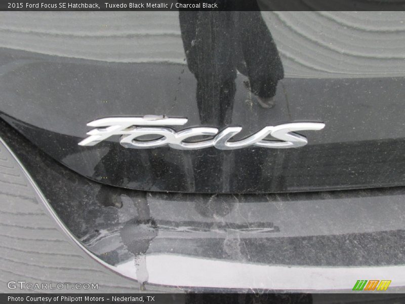 Tuxedo Black Metallic / Charcoal Black 2015 Ford Focus SE Hatchback