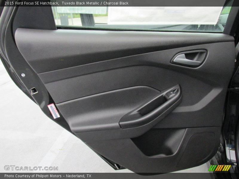 Tuxedo Black Metallic / Charcoal Black 2015 Ford Focus SE Hatchback