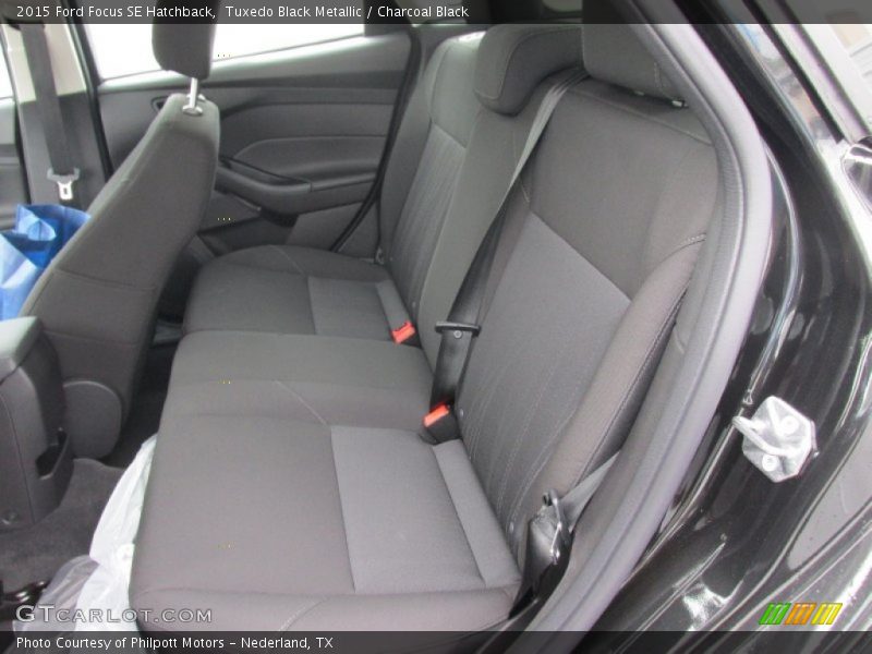 Tuxedo Black Metallic / Charcoal Black 2015 Ford Focus SE Hatchback