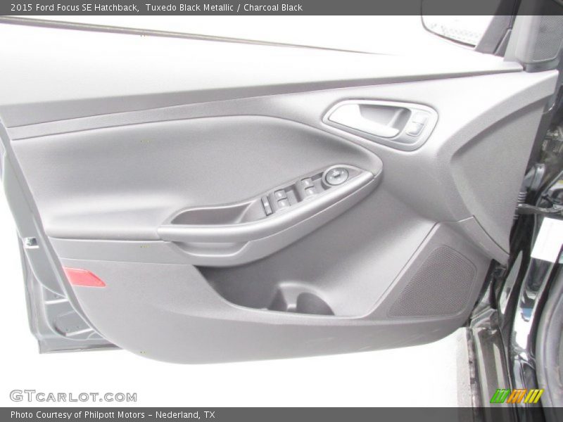 Tuxedo Black Metallic / Charcoal Black 2015 Ford Focus SE Hatchback