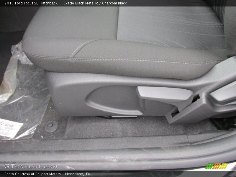 Tuxedo Black Metallic / Charcoal Black 2015 Ford Focus SE Hatchback