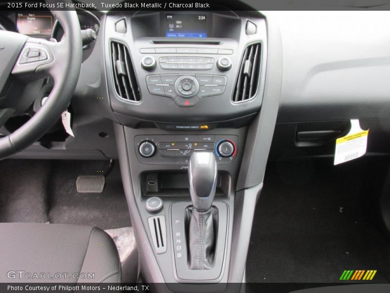 Tuxedo Black Metallic / Charcoal Black 2015 Ford Focus SE Hatchback