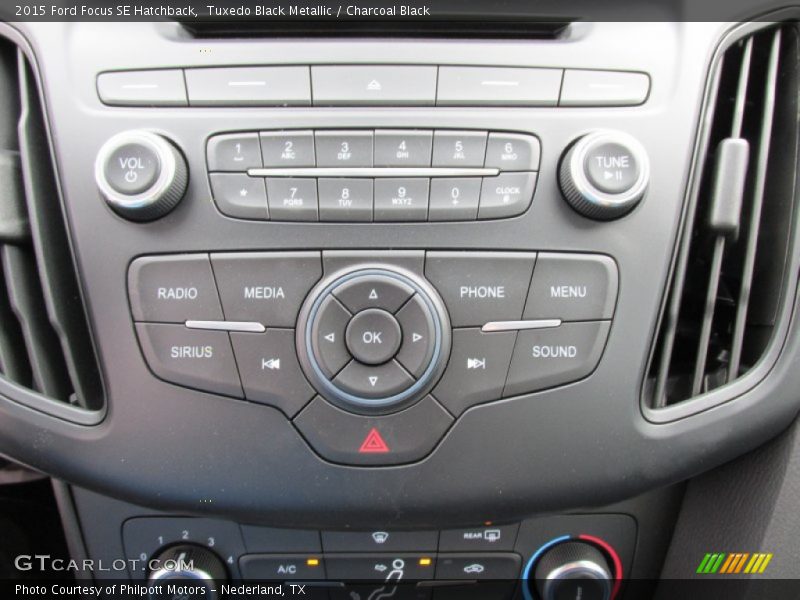 Tuxedo Black Metallic / Charcoal Black 2015 Ford Focus SE Hatchback