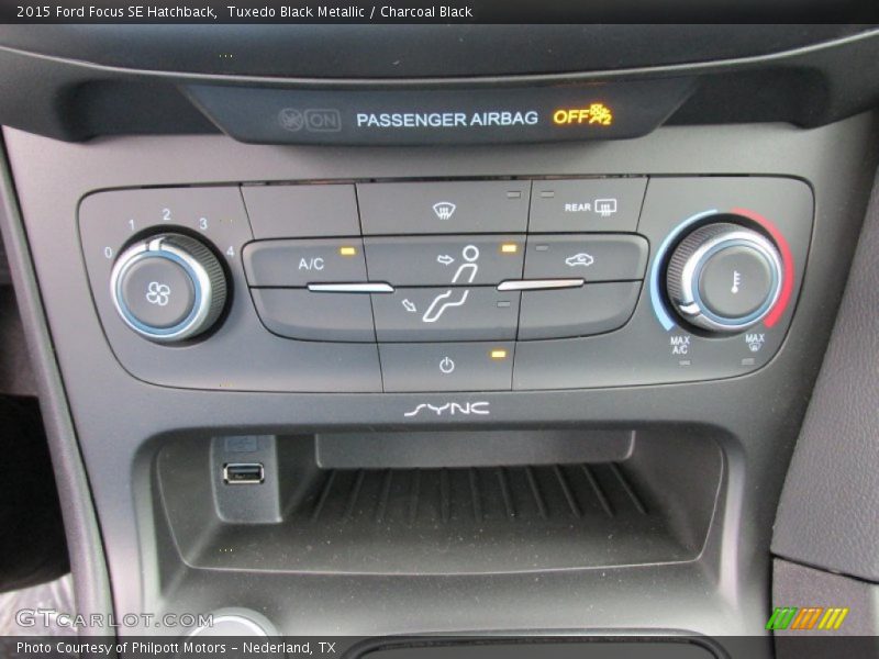 Tuxedo Black Metallic / Charcoal Black 2015 Ford Focus SE Hatchback