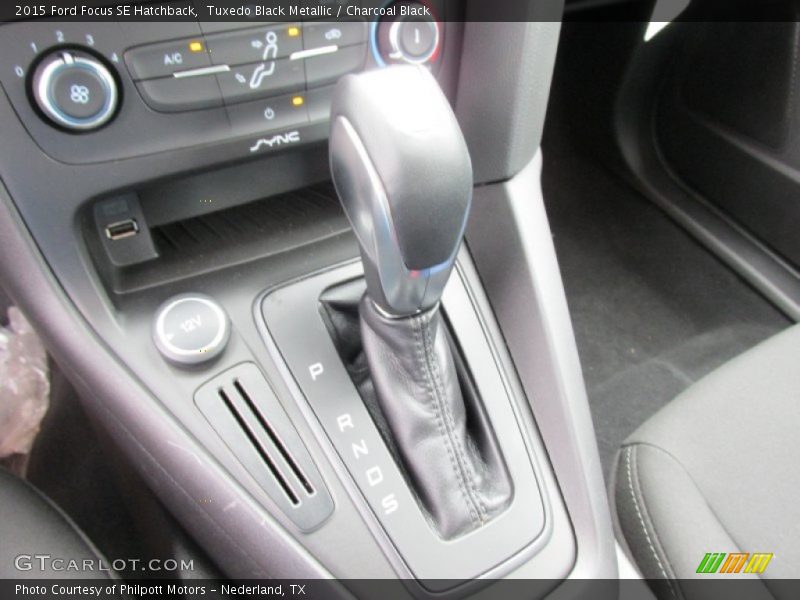 Tuxedo Black Metallic / Charcoal Black 2015 Ford Focus SE Hatchback