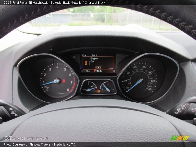 Tuxedo Black Metallic / Charcoal Black 2015 Ford Focus SE Hatchback
