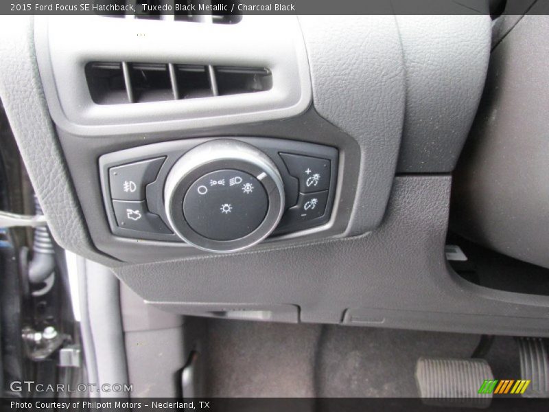 Tuxedo Black Metallic / Charcoal Black 2015 Ford Focus SE Hatchback