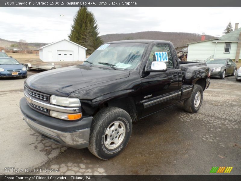 Front 3/4 View of 2000 Silverado 1500 LS Regular Cab 4x4