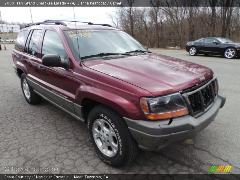 Front 3/4 View of 2000 Grand Cherokee Laredo 4x4