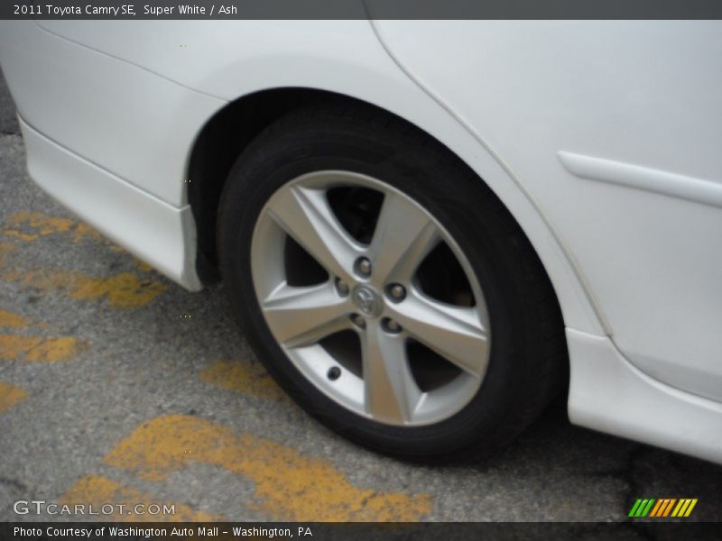Super White / Ash 2011 Toyota Camry SE