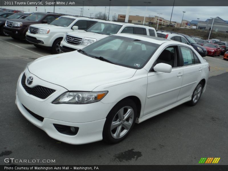 Super White / Ash 2011 Toyota Camry SE