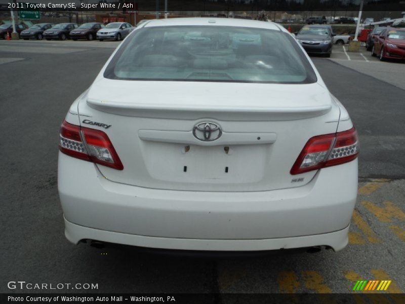 Super White / Ash 2011 Toyota Camry SE