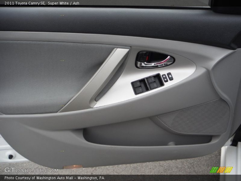 Super White / Ash 2011 Toyota Camry SE