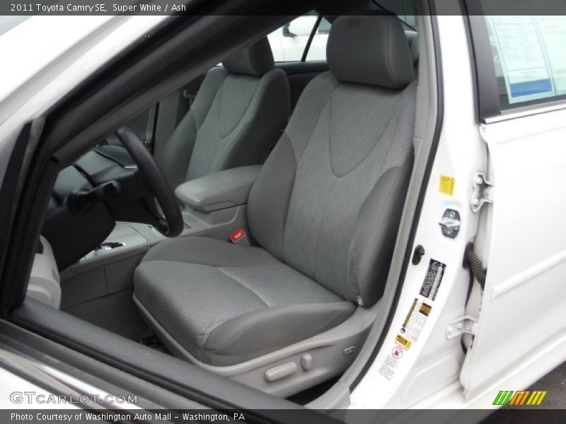 Super White / Ash 2011 Toyota Camry SE