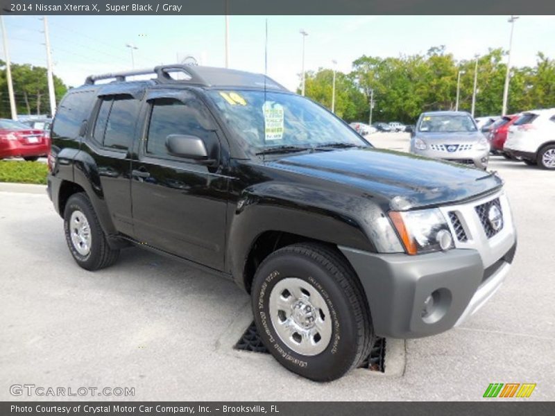 Front 3/4 View of 2014 Xterra X