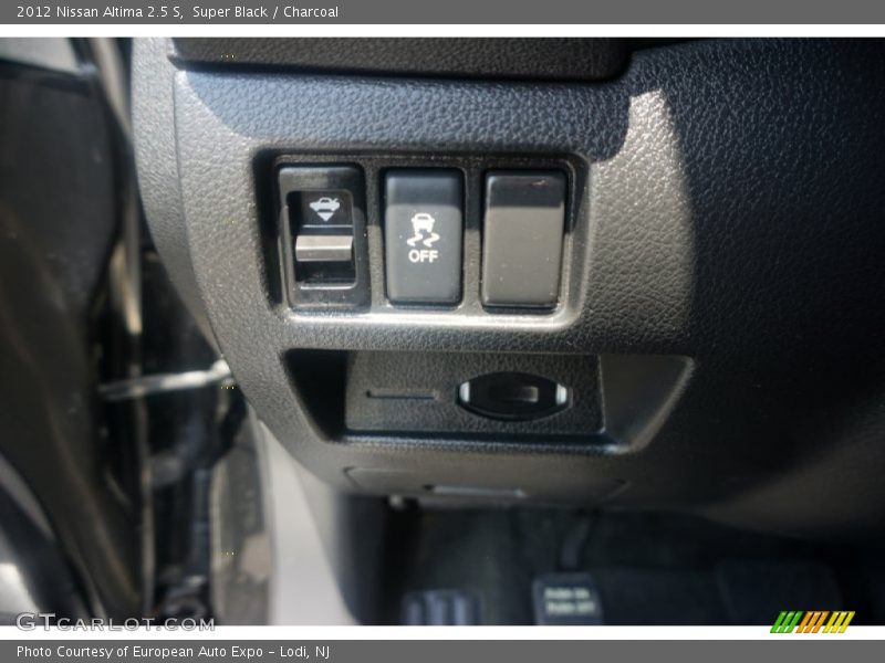 Super Black / Charcoal 2012 Nissan Altima 2.5 S