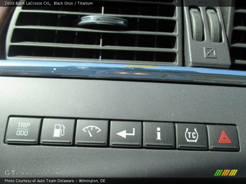 Black Onyx / Titanium 2009 Buick LaCrosse CXL