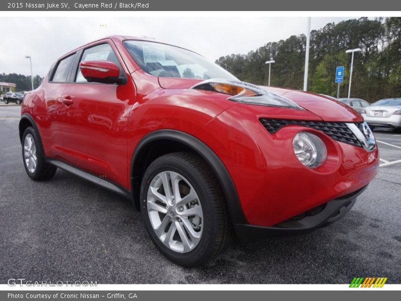 Front 3/4 View of 2015 Juke SV