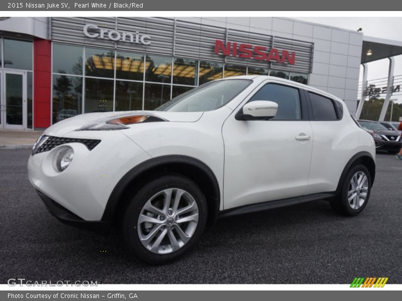 Pearl White / Black/Red 2015 Nissan Juke SV