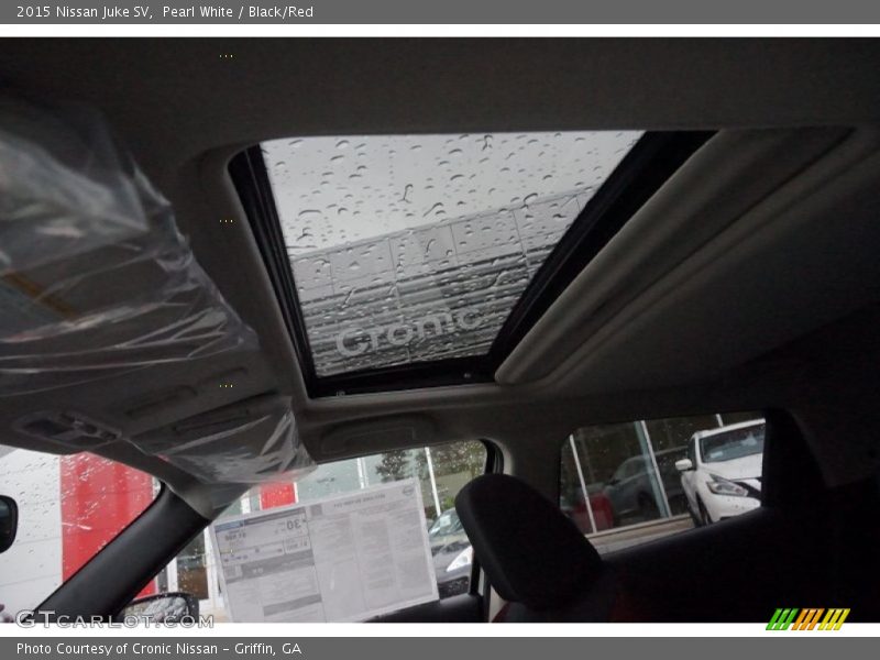 Pearl White / Black/Red 2015 Nissan Juke SV