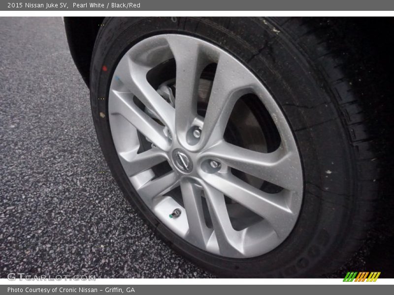 Pearl White / Black/Red 2015 Nissan Juke SV