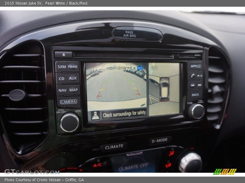 Pearl White / Black/Red 2015 Nissan Juke SV