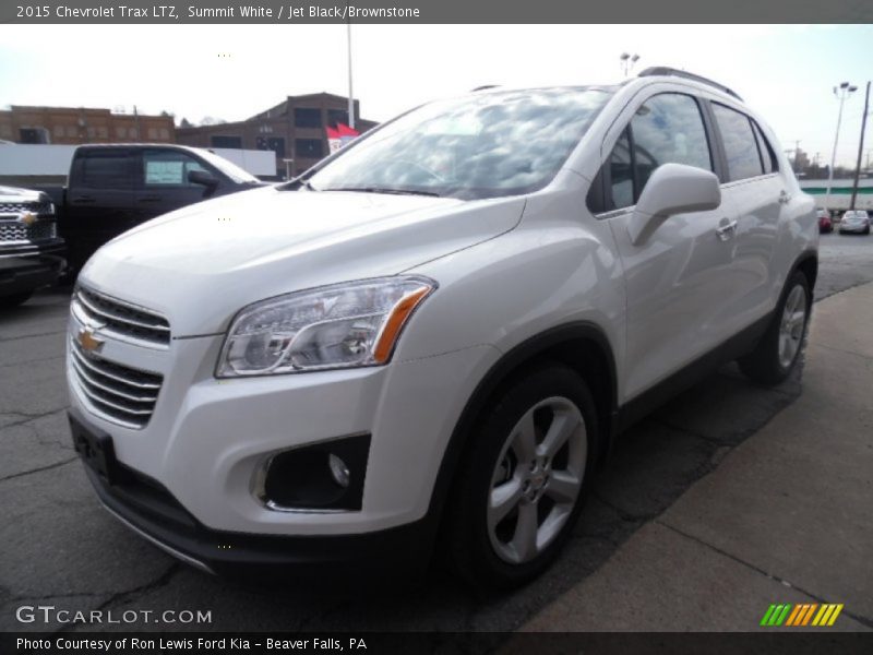 Front 3/4 View of 2015 Trax LTZ